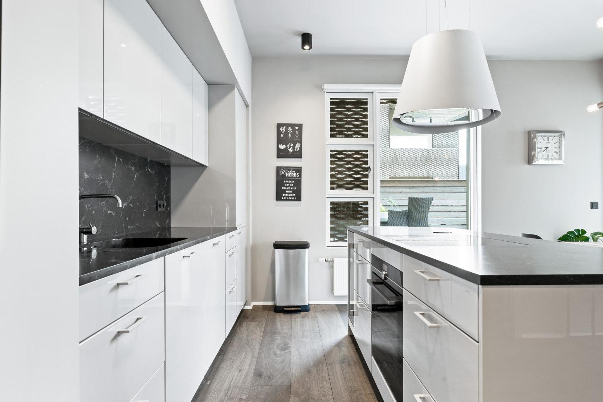 רייקיאוויק Vibrant Hafnatorg I Spacious Property With Expansive Garage מראה חיצוני תמונה