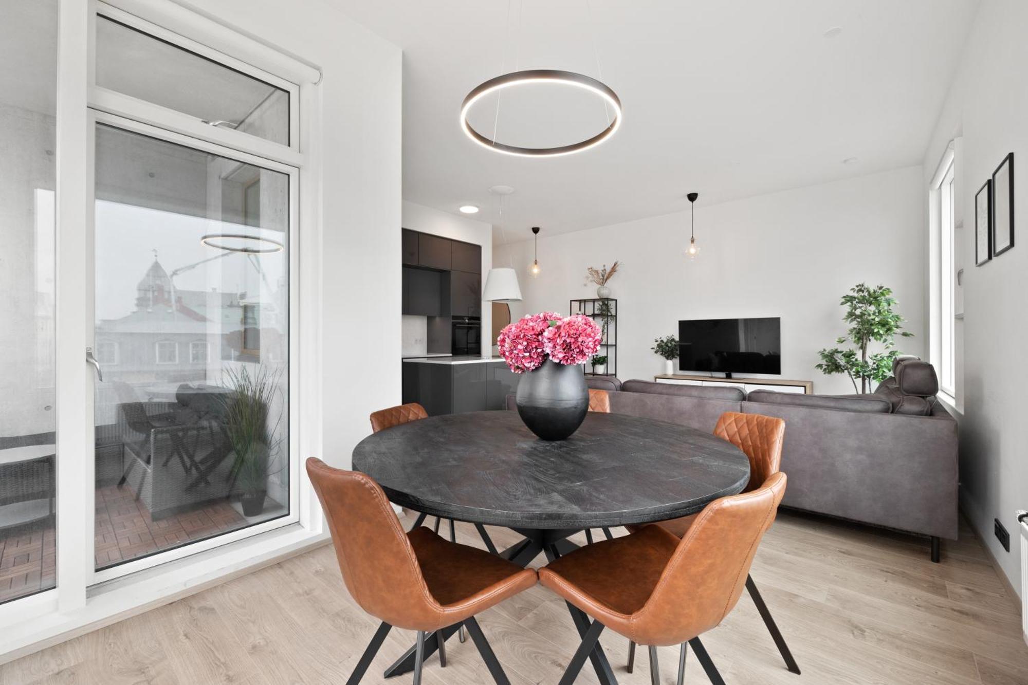 רייקיאוויק Vibrant Hafnatorg I Spacious Property With Expansive Garage מראה חיצוני תמונה
